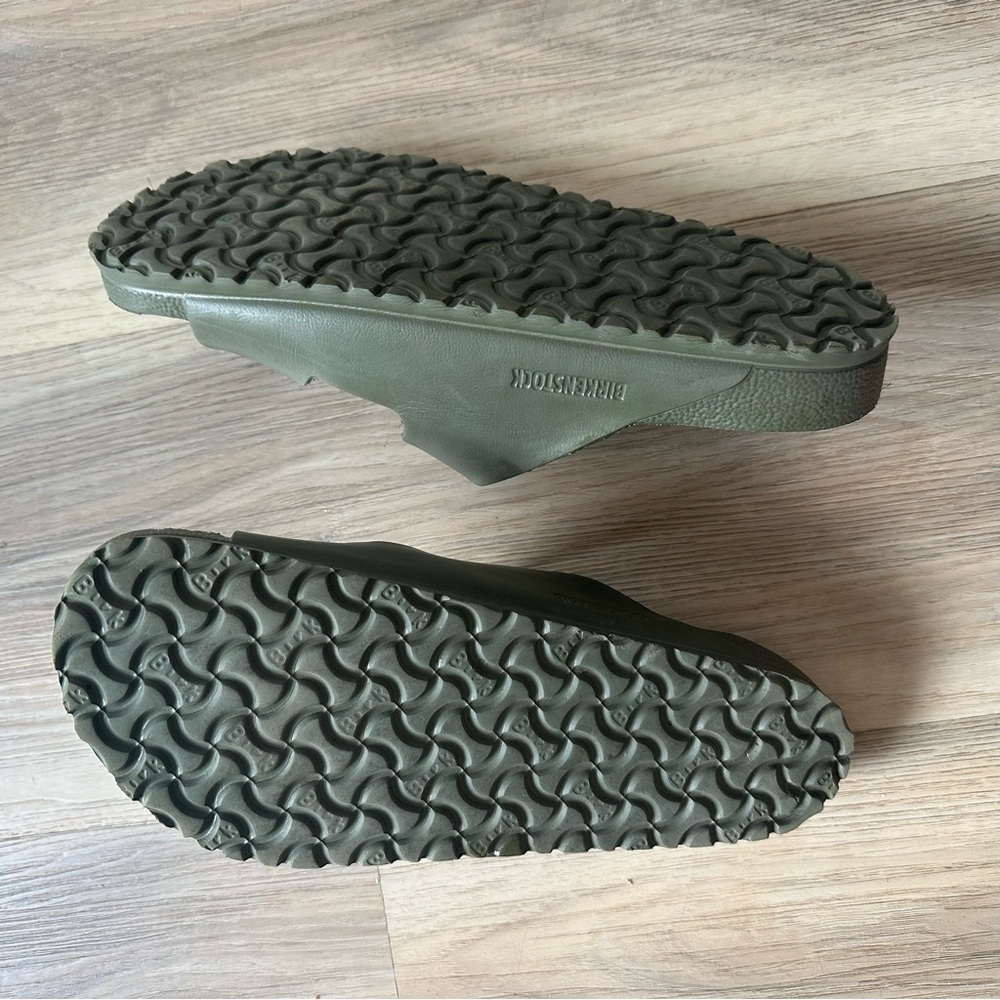 Birkenstock Men’s Olive Green Sandals EUC Waterproof size 11 - Picture 4 of 4